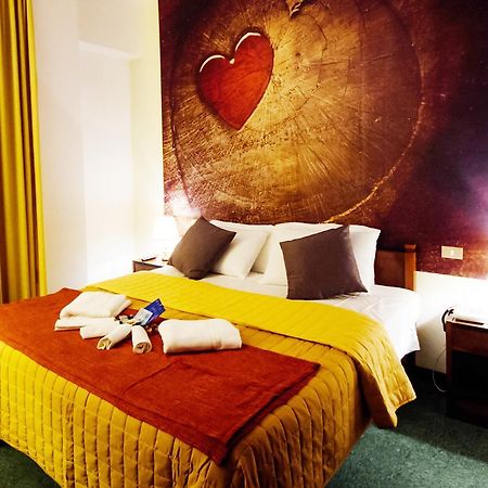 Hotel Palombella & Restaurant 弗罗西诺内 外观 照片