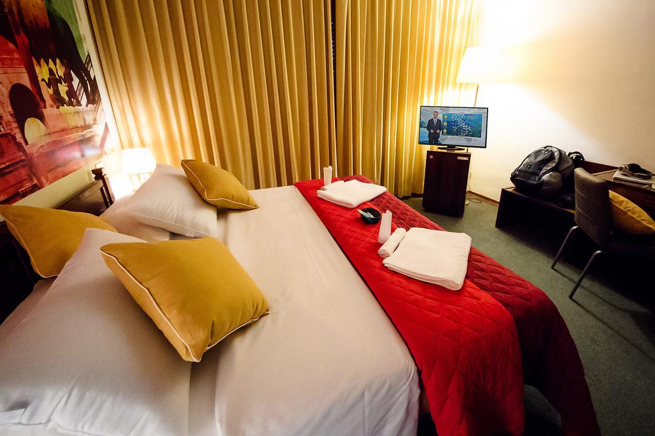 Hotel Palombella & Restaurant 弗罗西诺内 外观 照片